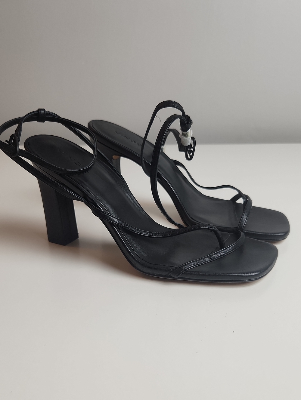 Vince Qiana Heels Sandals Size 8 NWT